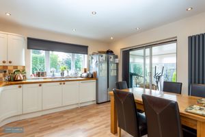 Kitchen/Breakfast Room- click for photo gallery